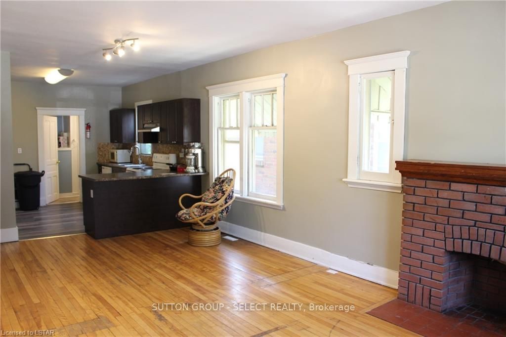 Listing Image 3