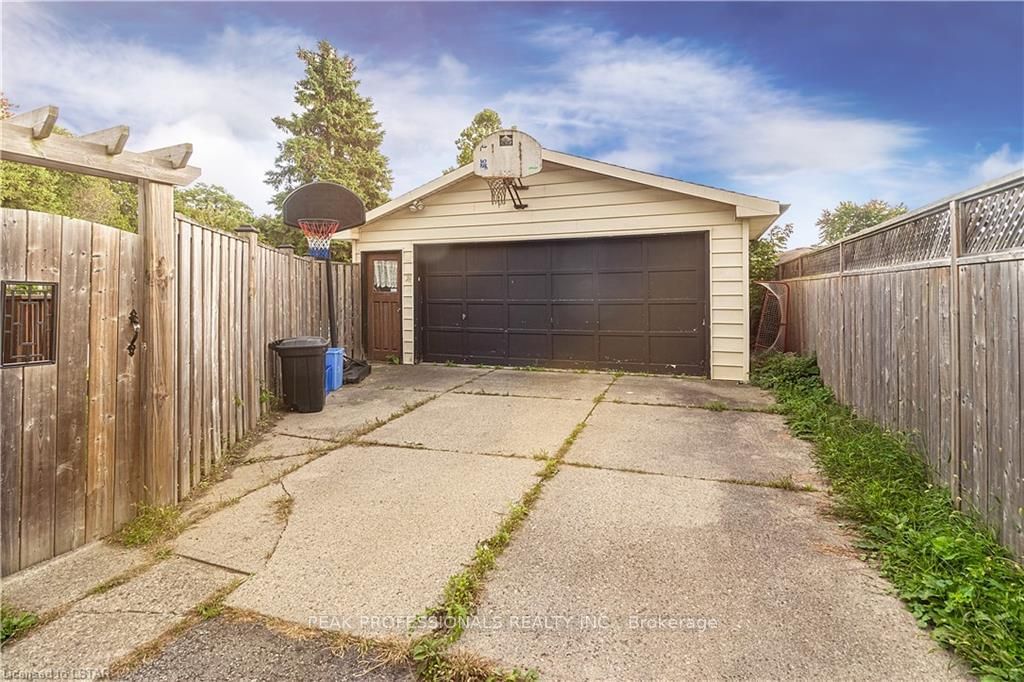 Listing Image 3