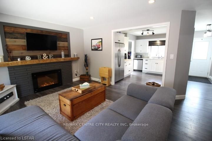Listing Image 4