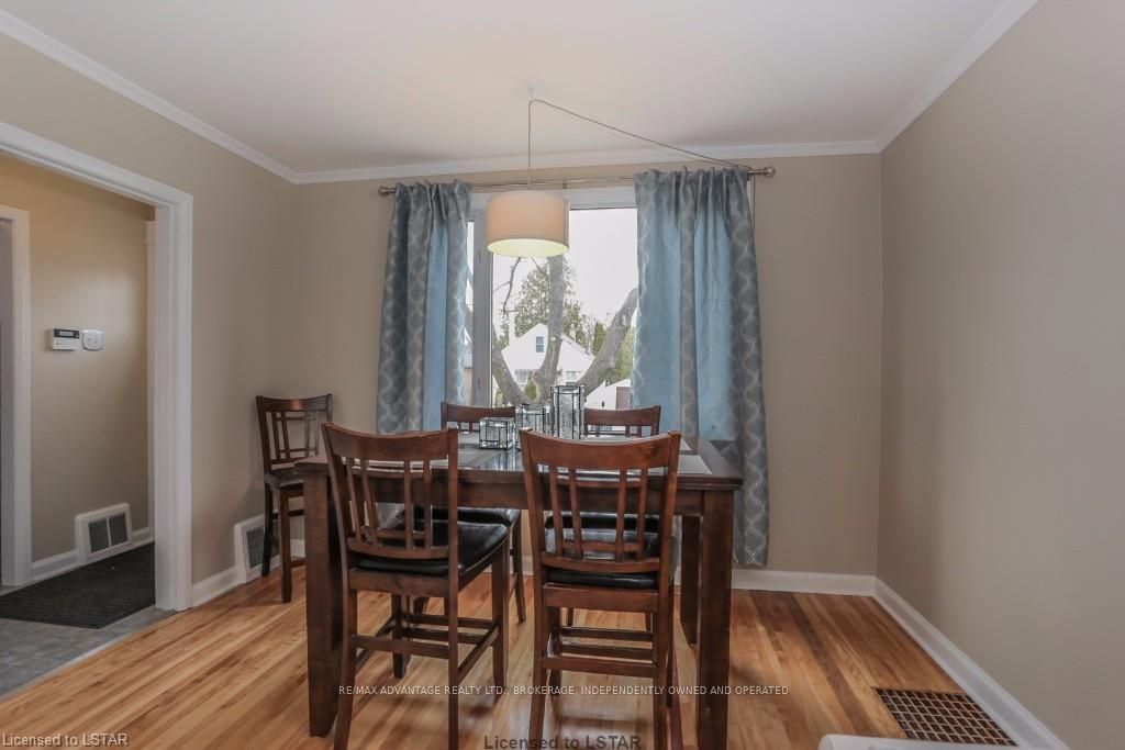 Listing Image 11