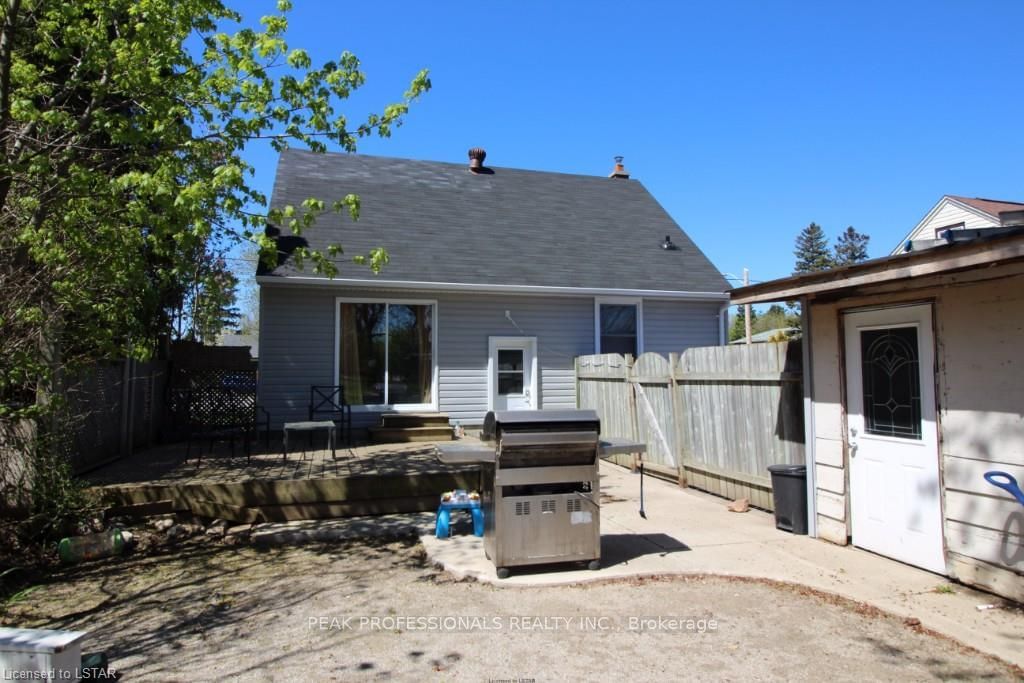 Listing photo 2