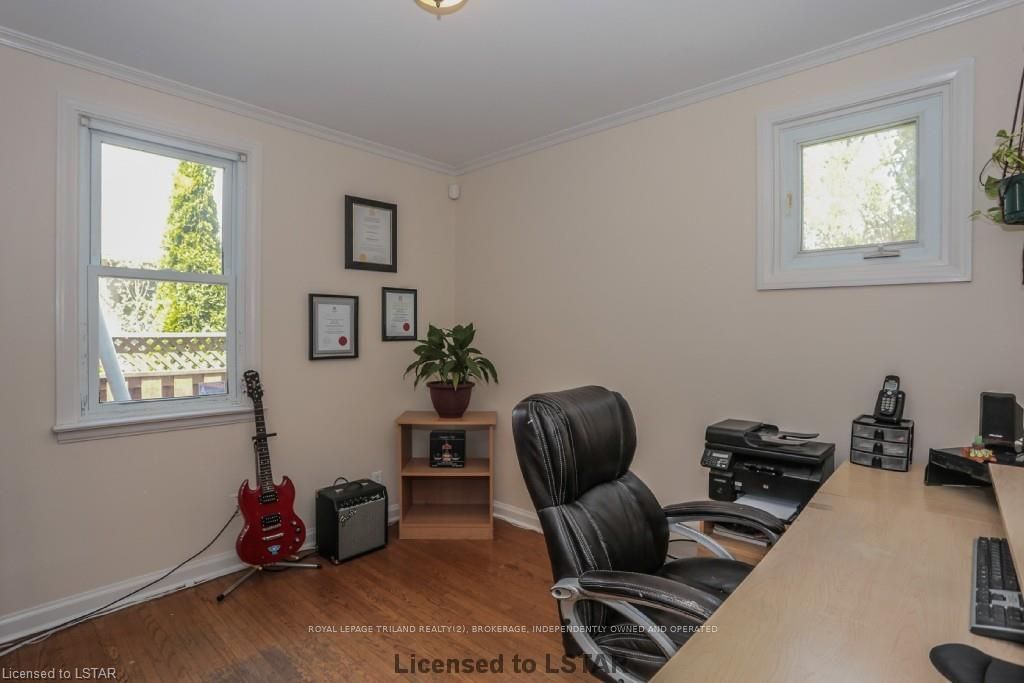 Listing Image 4
