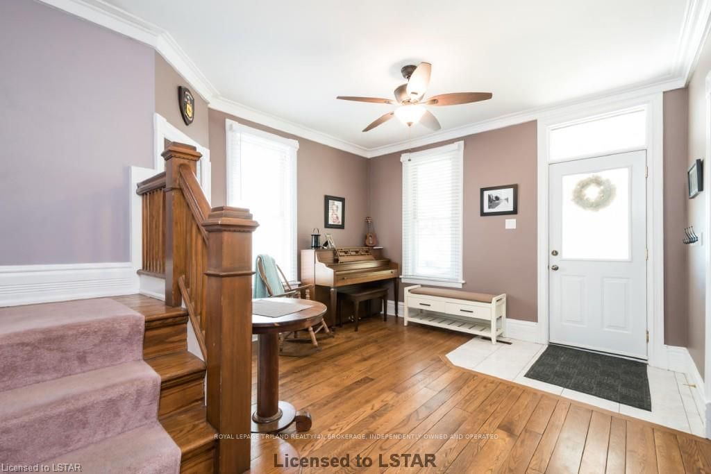 Listing Image 4