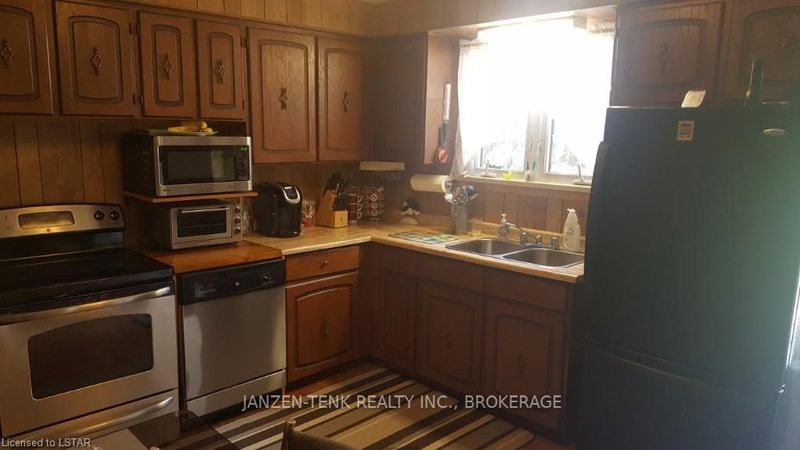 9114 Rogers Rd, Malahide, N5H 2R4 | Image 2