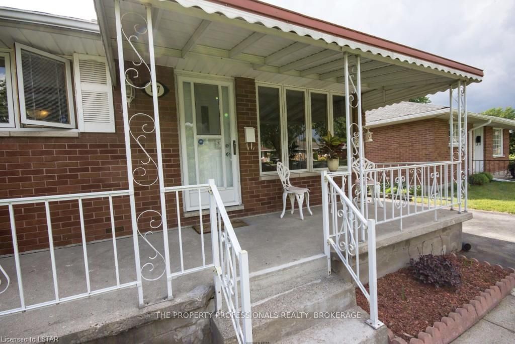 Listing Image 3