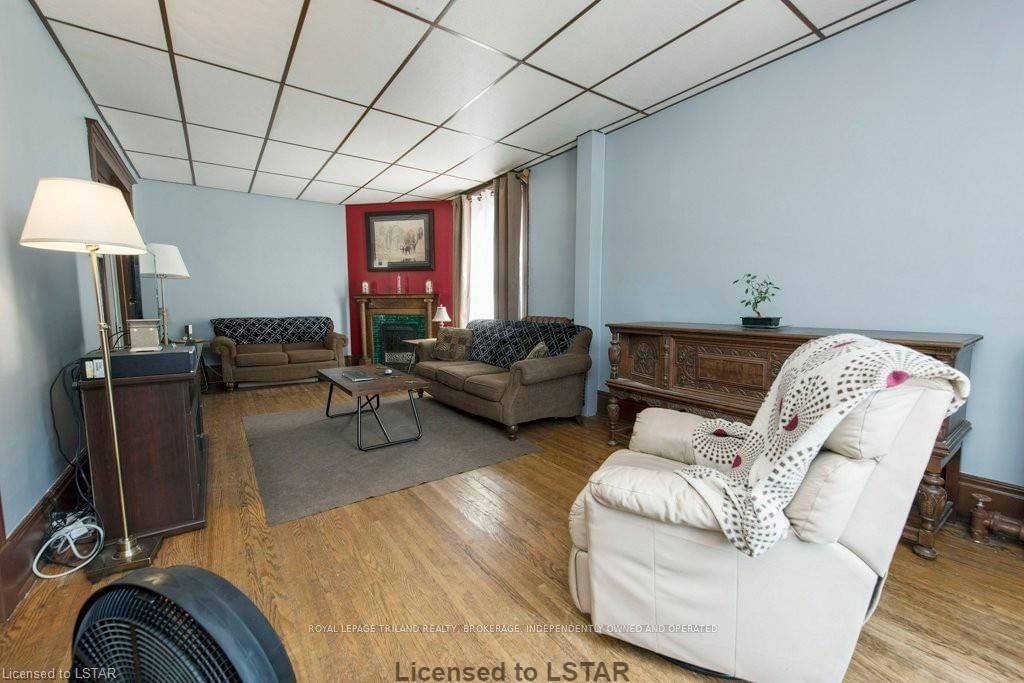 Listing Image 4