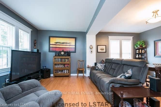 Listing Image 3