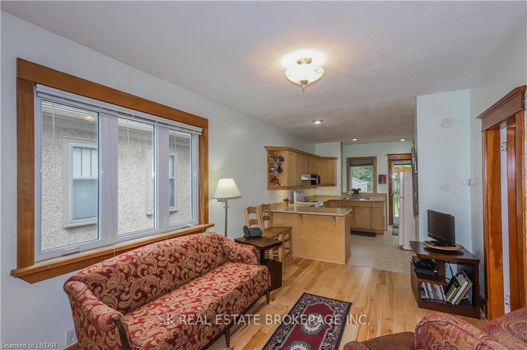 Listing Image 5
