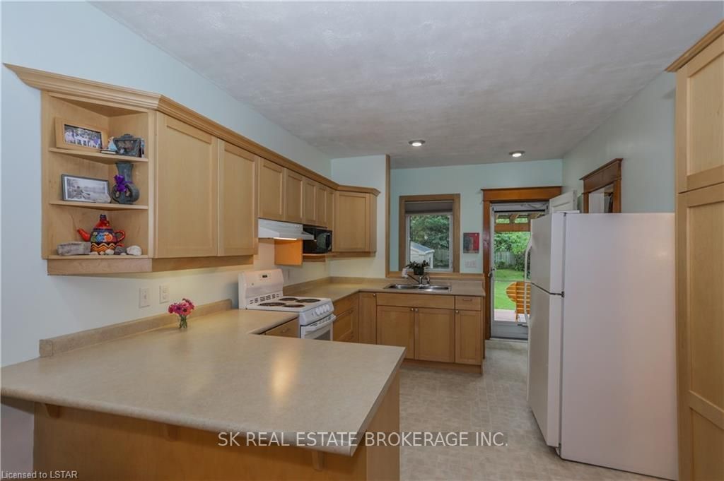 Listing Image 6