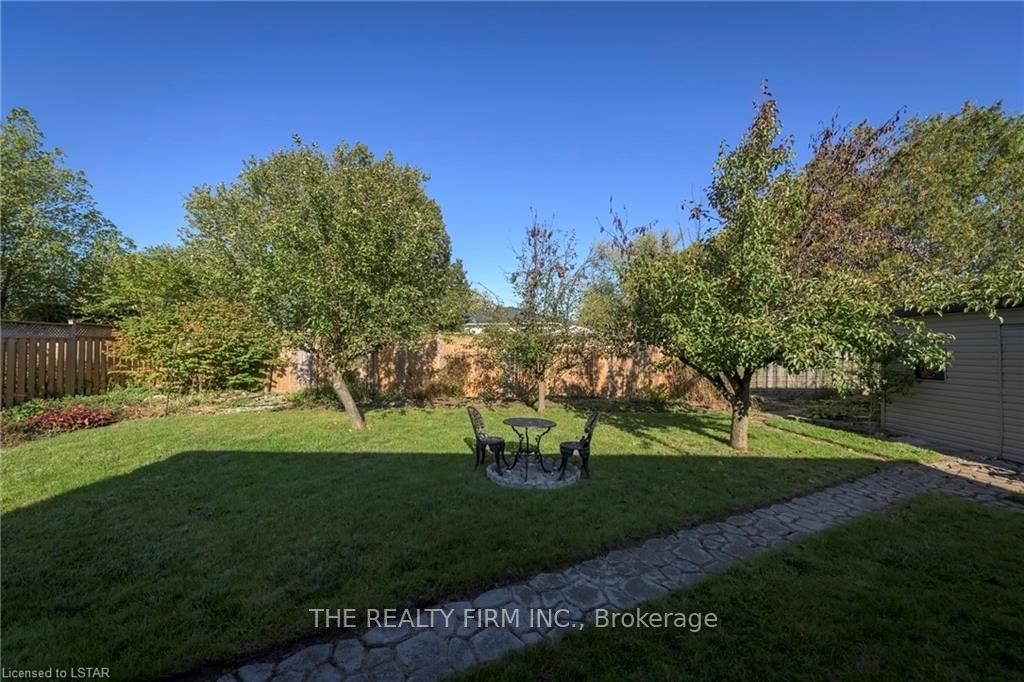 Listing Image 4