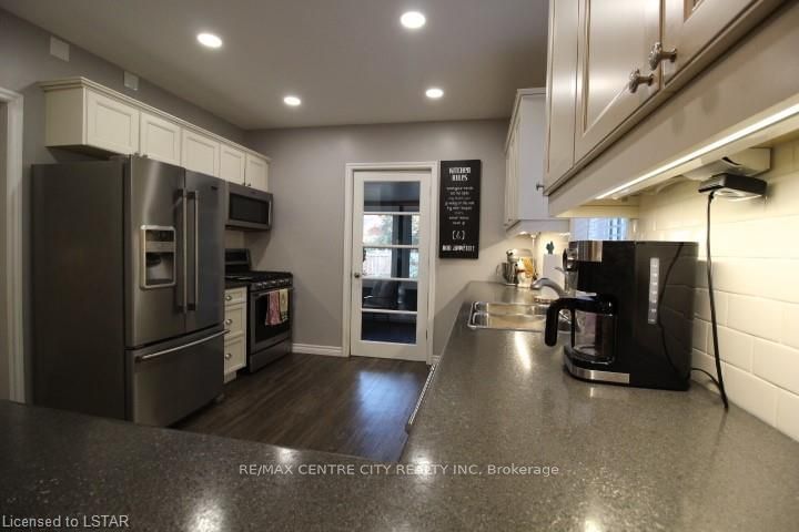 Listing Image 4