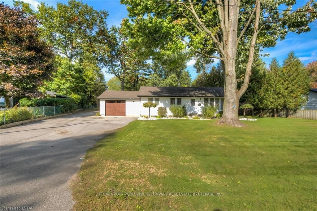 Detached House sold at 840 Clark Street, Strathroy-Caradoc, Campbellvale, N0L 1W0 - MLS: X7773785