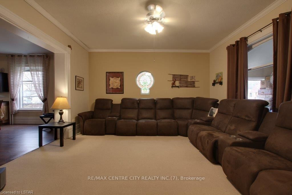 Listing photo 5