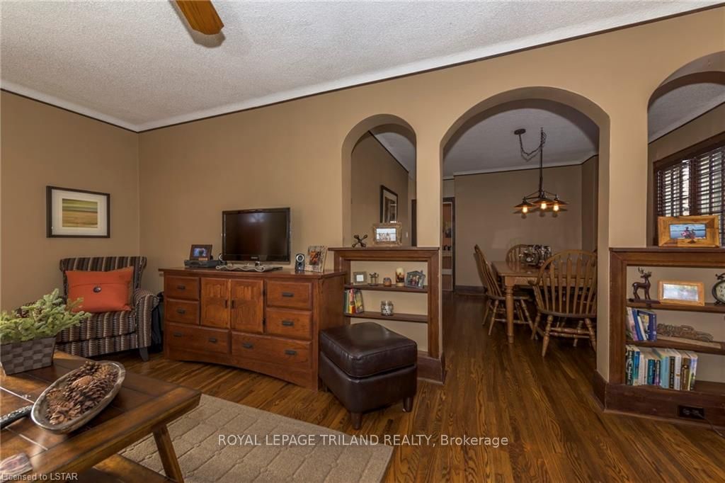 Listing Image 7