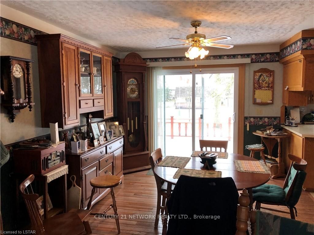 Listing Image 6