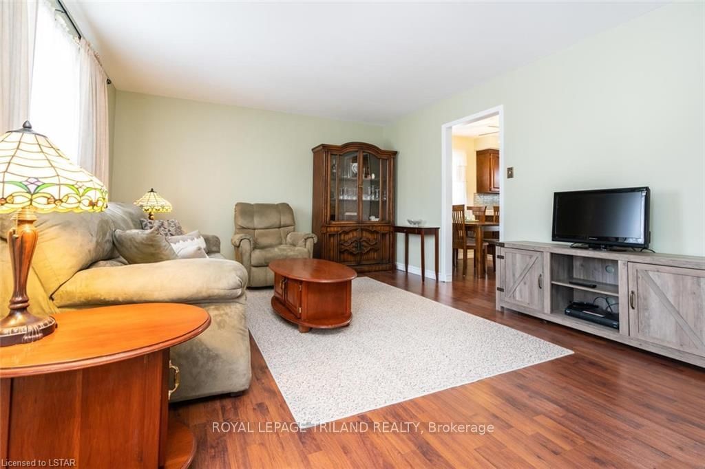Listing Image 6