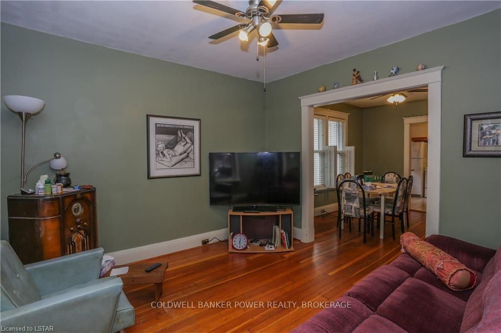 Listing Image 4