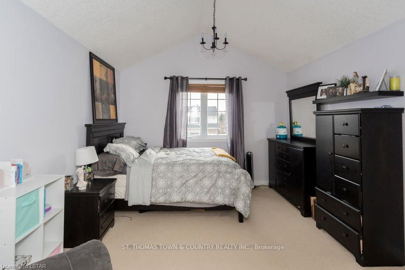 26 Lake Margaret Tr, St. Thomas, N5R 6K7 | Image 2