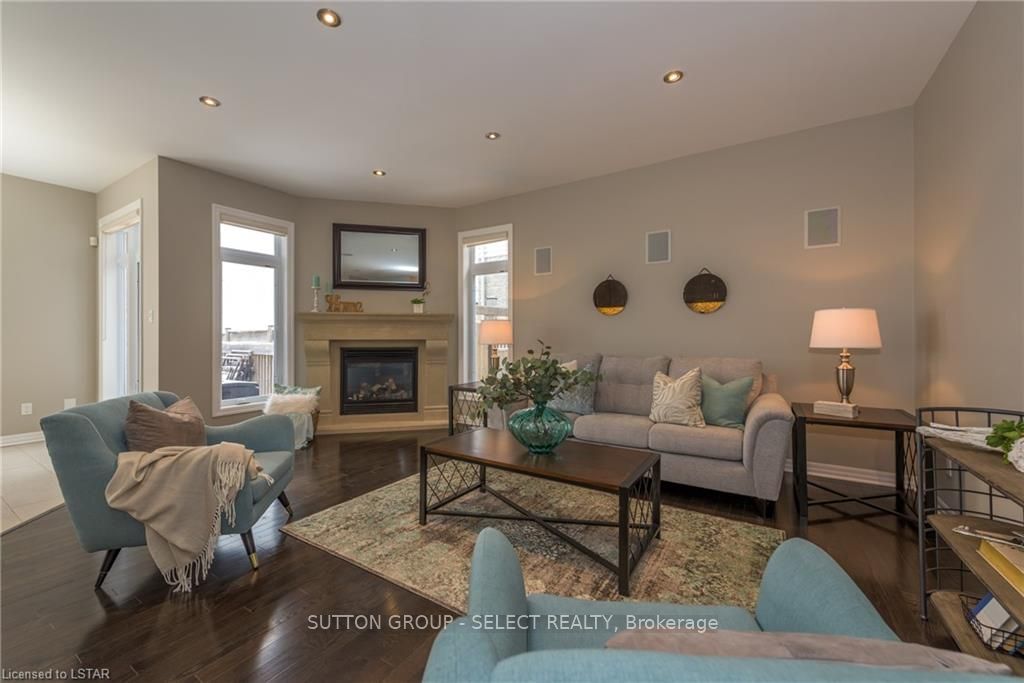 Listing Image 4