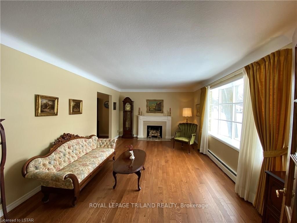 Listing photo 5