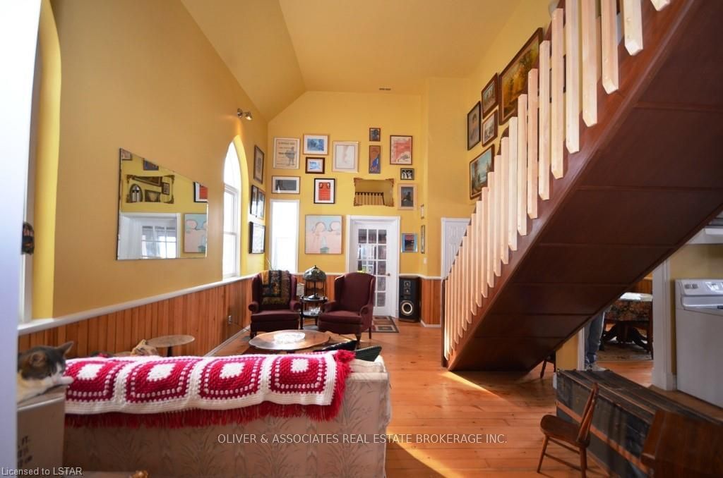 Listing Image 4