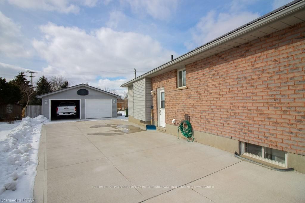 Listing Image 12