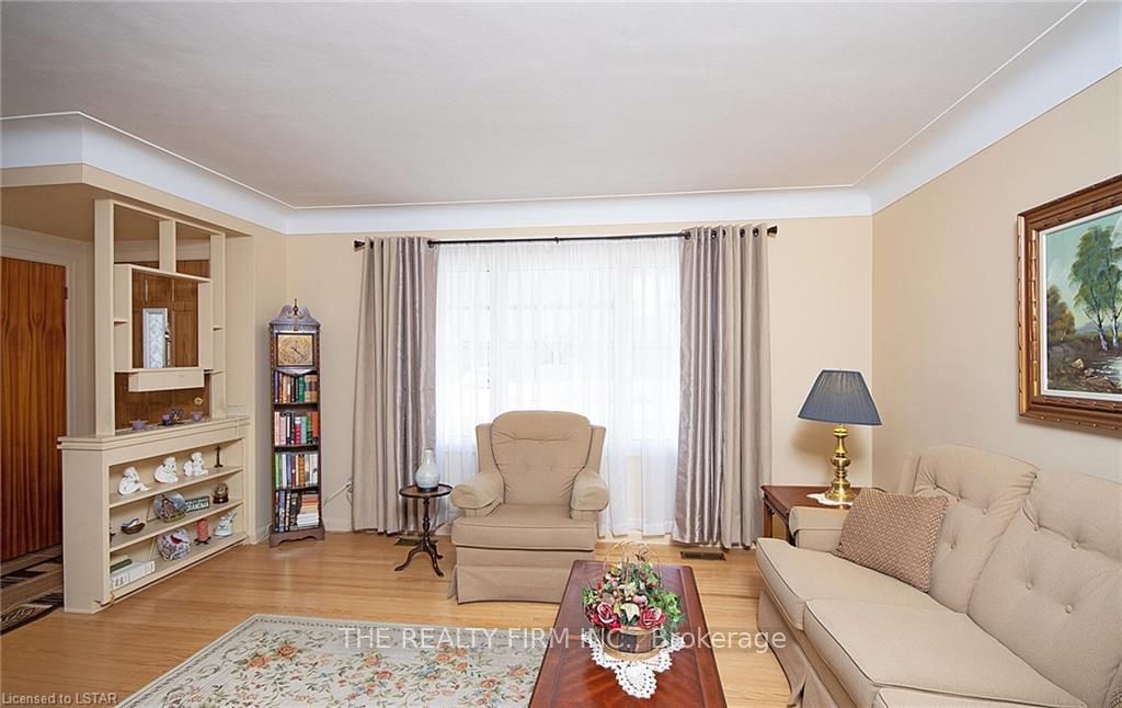 Listing Image 7