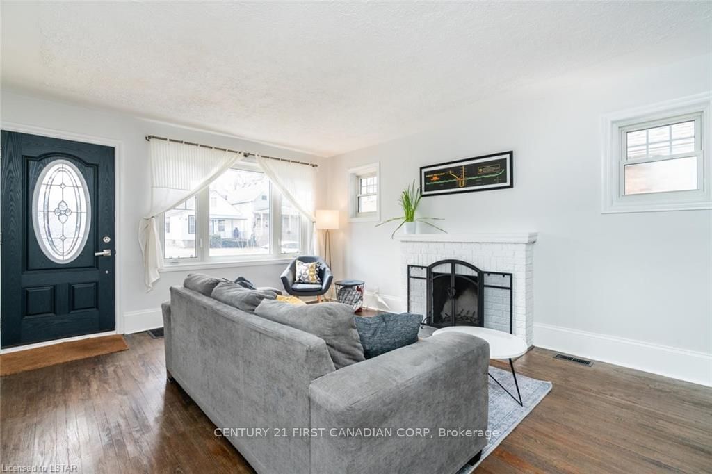 Listing Image 3