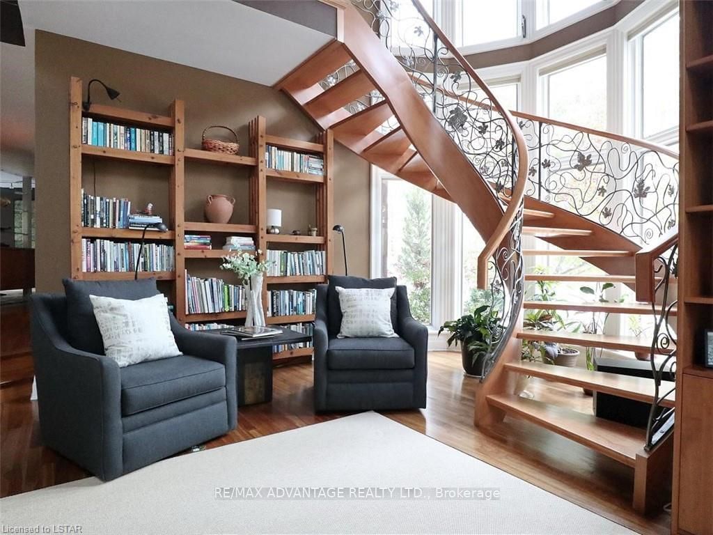 Listing Image 7
