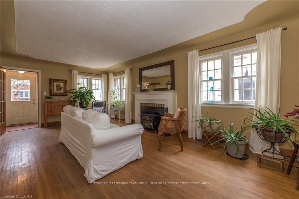 Listing Image 7