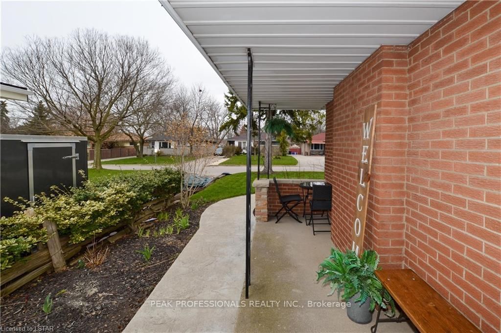 Listing Image 4