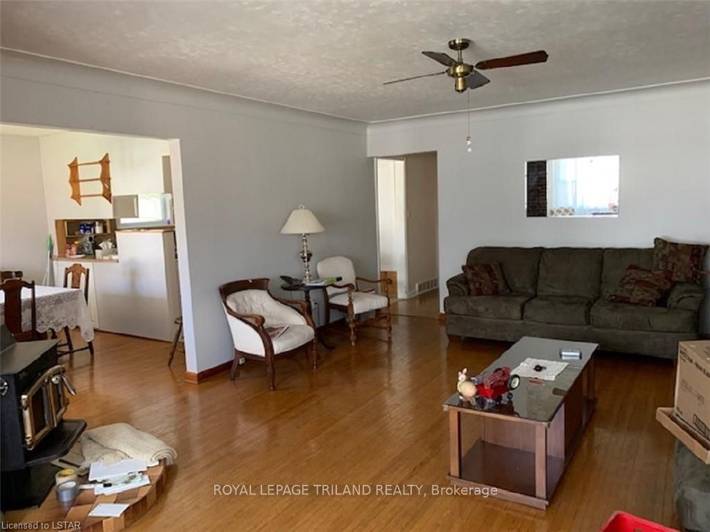 Listing Image 5