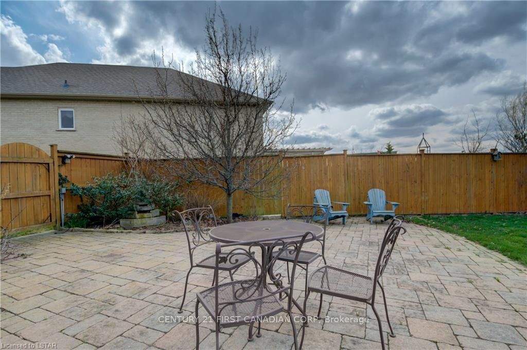 Listing Image 6