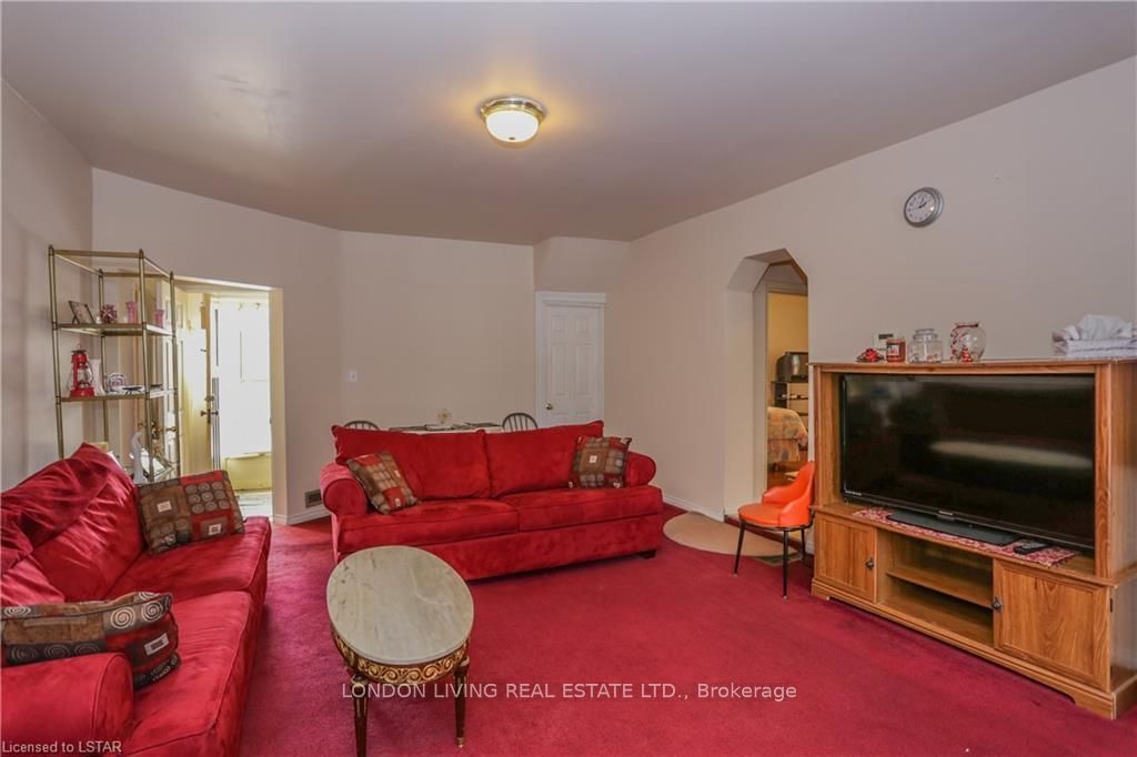 Listing photo 5