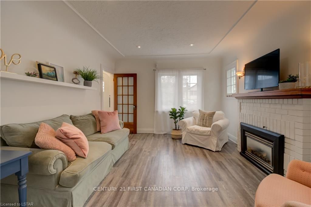 Listing Image 7