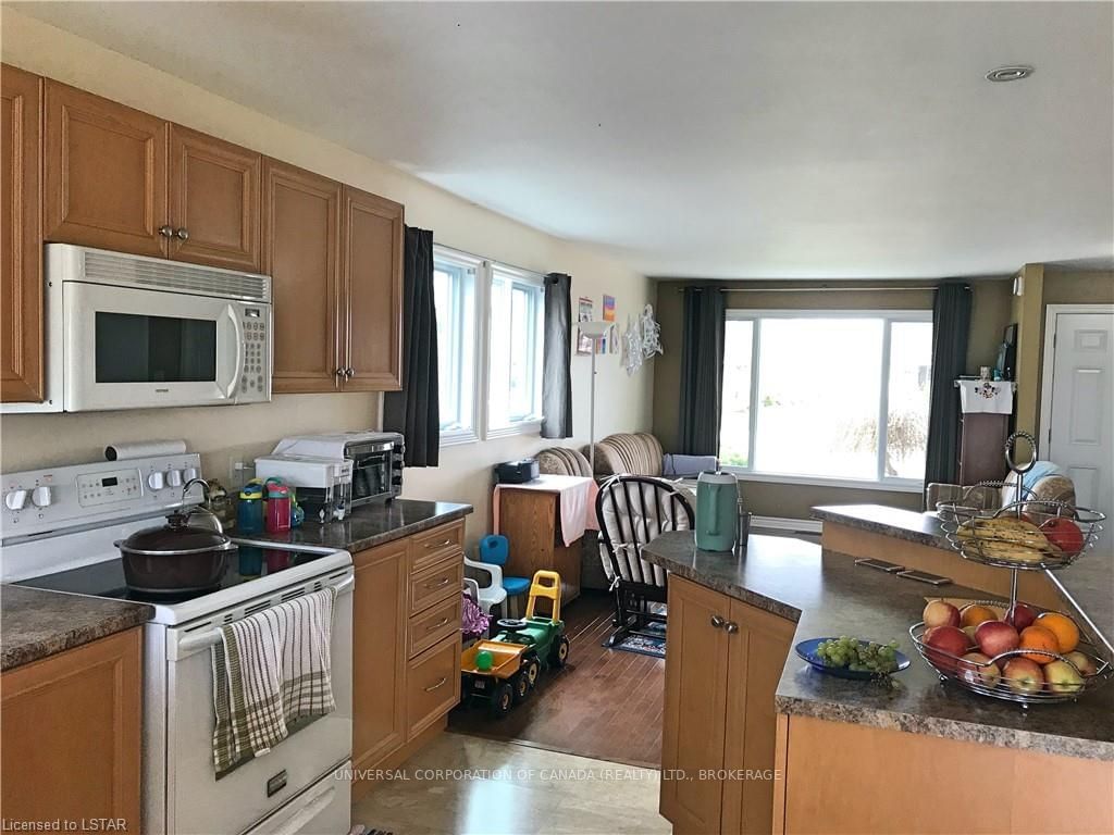 Listing Image 4