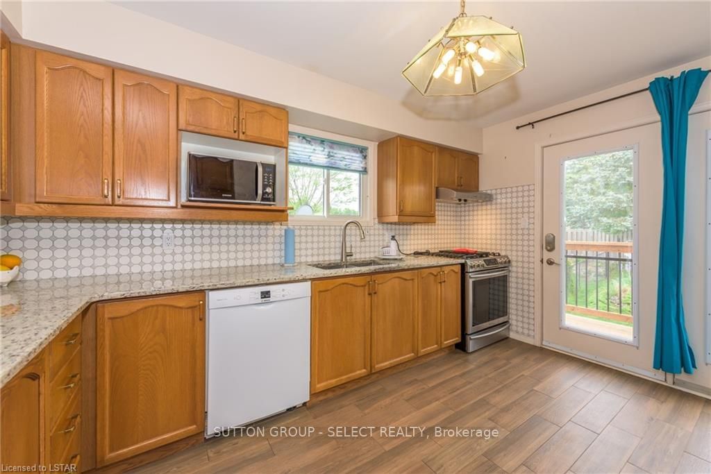 Listing Image 9