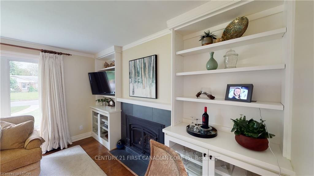 Listing Image 5