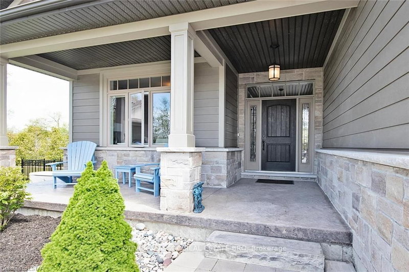 46 Erin Pl, Lambton Shores, N0M 1T0 | Image 3