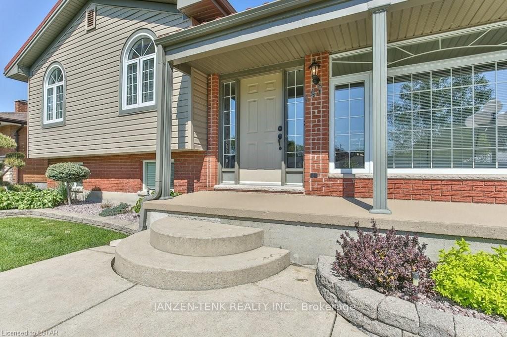 Listing Image 4