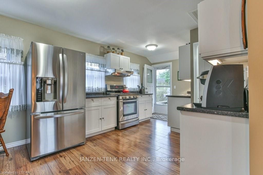 Listing Image 5