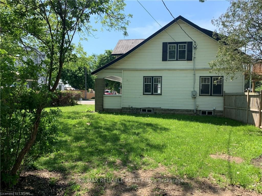 Listing Image 4