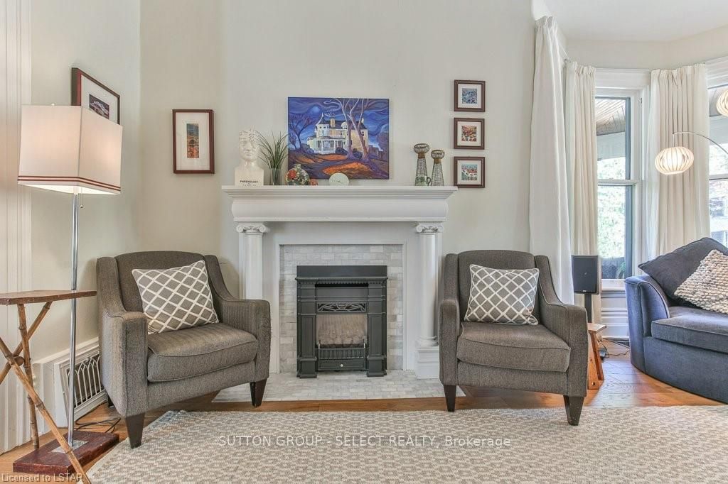 Listing Image 9