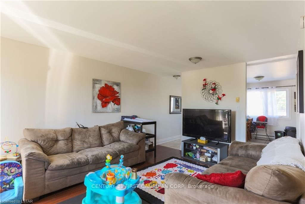Listing Image 7