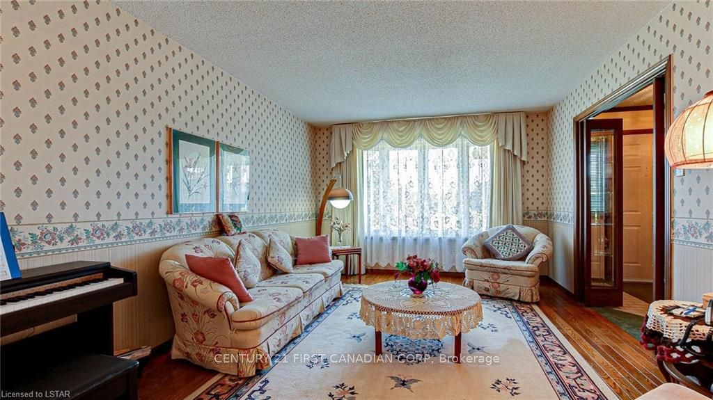 Listing Image 6