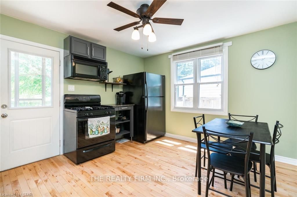 Listing Image 8