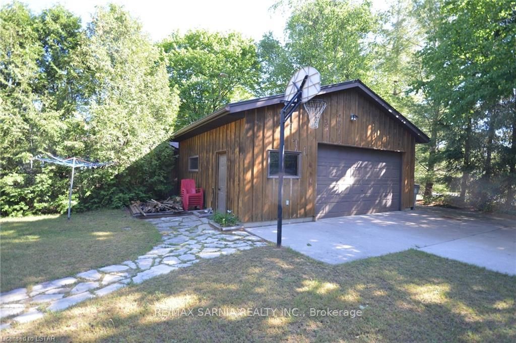 Listing Image 4