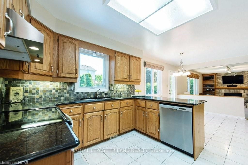 Listing Image 10