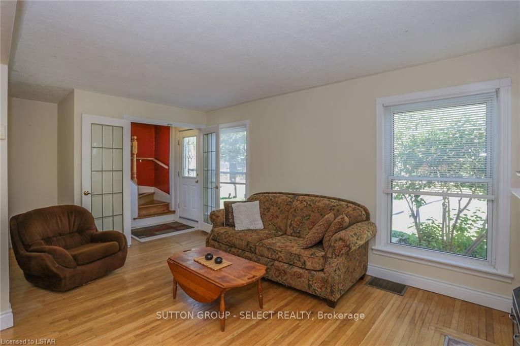 Listing Image 4