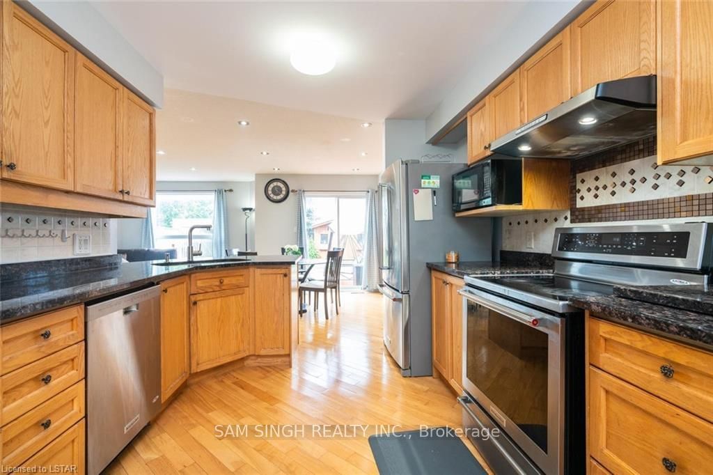 Listing Image 7